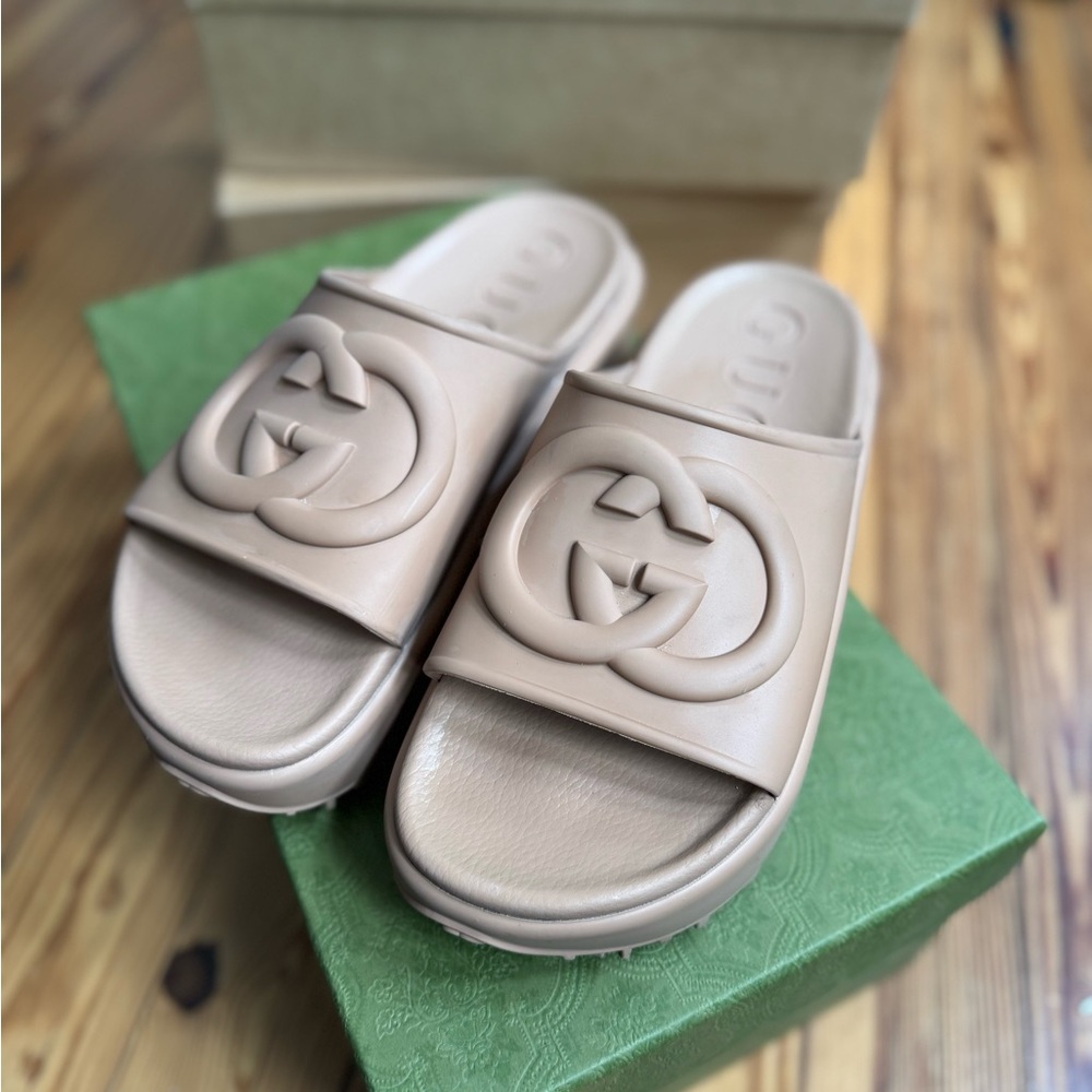 Gucci Interlocking G Rubber Slide Sandals